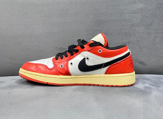 NIKE AIR JORDAN 1 LOW👽